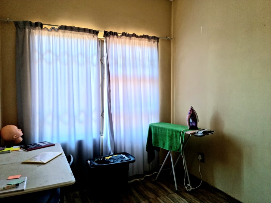 3 Bedroom Property for Sale in Tlhageng Northern Cape